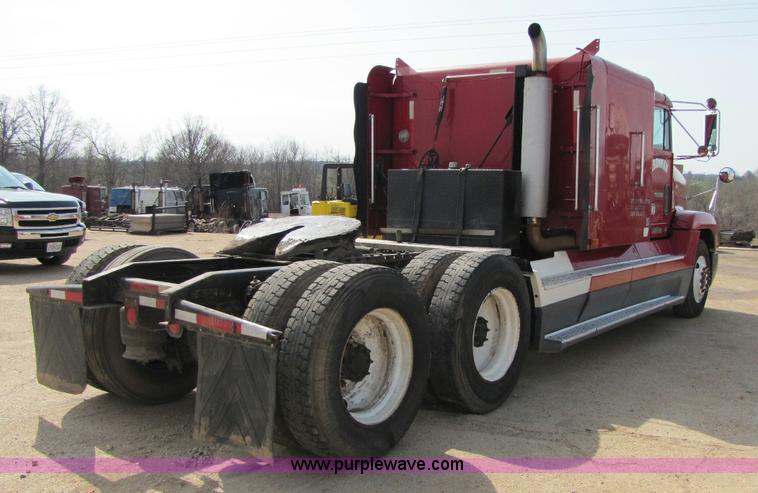 image for item 8419 1995 Freightliner FLD120 semi truck