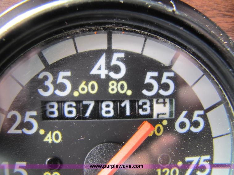 image for item 8419 1995 Freightliner FLD120 semi truck