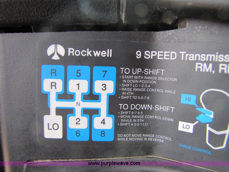 image for item 8419 1995 Freightliner FLD120 semi truck