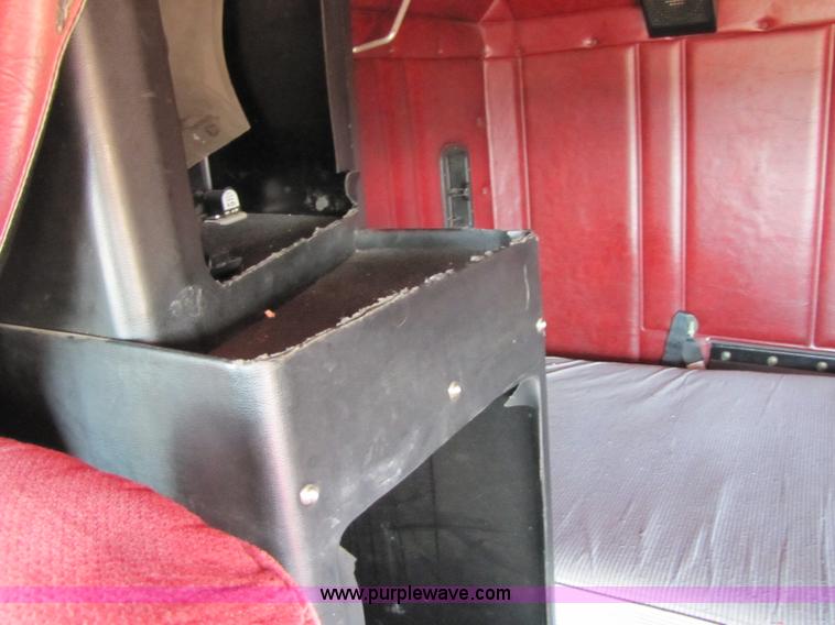 image for item 8419 1995 Freightliner FLD120 semi truck