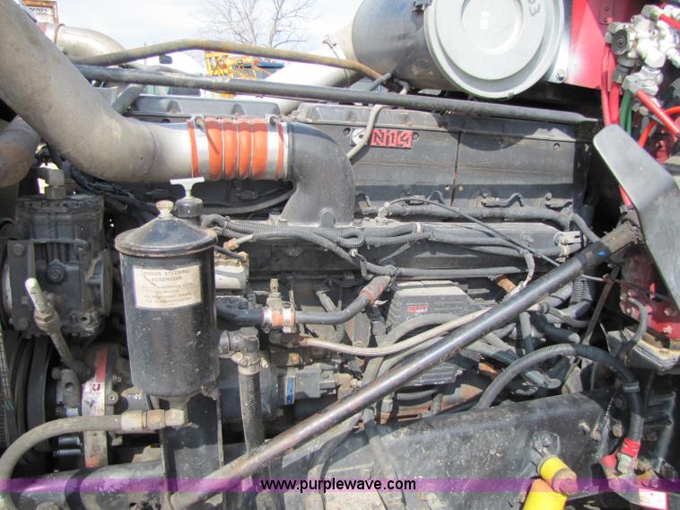 image for item 8419 1995 Freightliner FLD120 semi truck