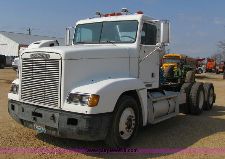 image for item 8420 1994 Freightliner FLD120 semi truck