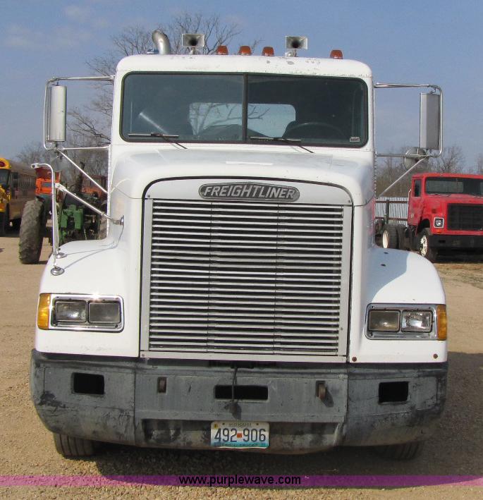 image for item 8420 1994 Freightliner FLD120 semi truck
