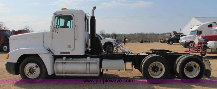 image for item 8420 1994 Freightliner FLD120 semi truck
