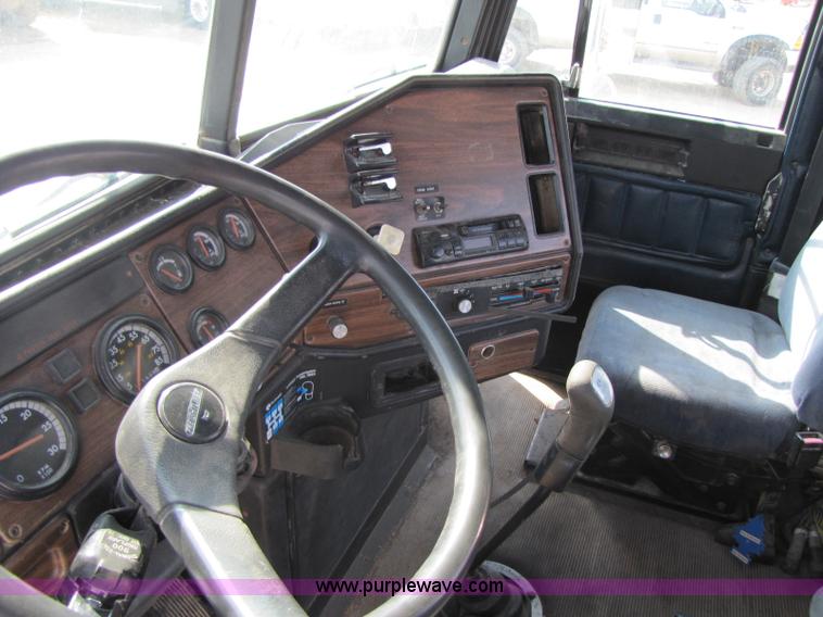 image for item 8420 1994 Freightliner FLD120 semi truck