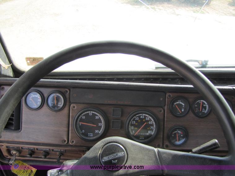 image for item 8420 1994 Freightliner FLD120 semi truck
