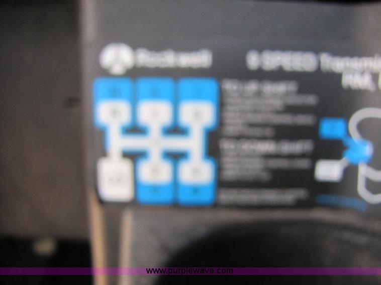 image for item 8420 1994 Freightliner FLD120 semi truck