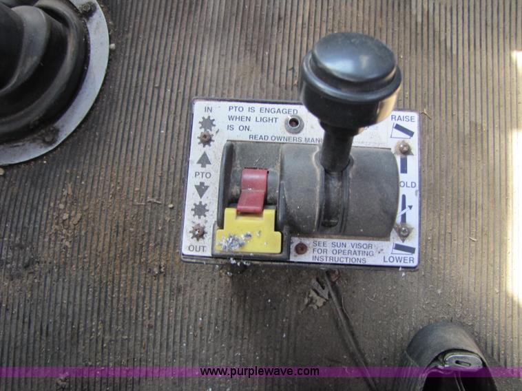 image for item 8420 1994 Freightliner FLD120 semi truck