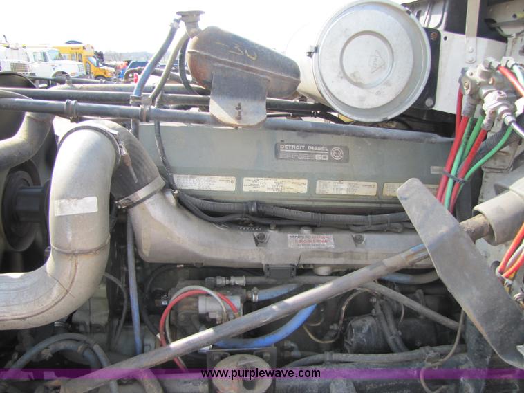 image for item 8420 1994 Freightliner FLD120 semi truck