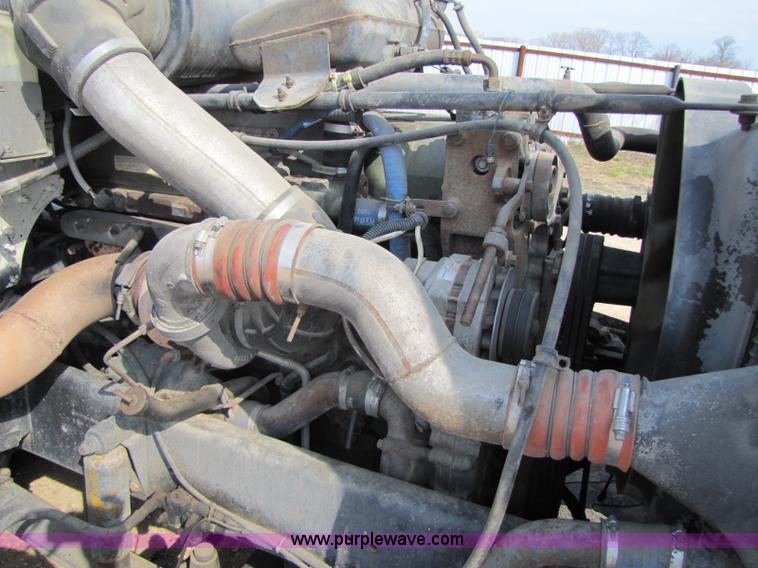 image for item 8420 1994 Freightliner FLD120 semi truck