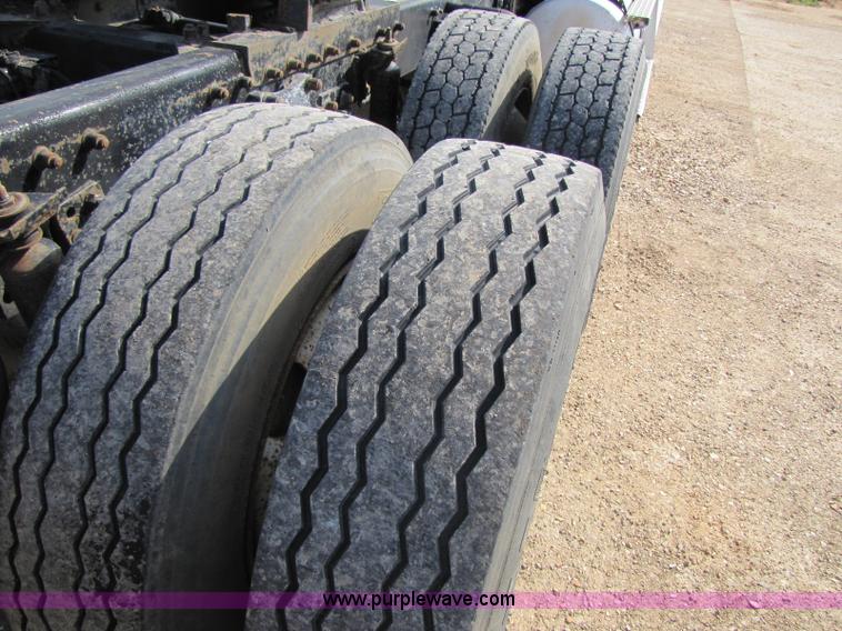 image for item 8420 1994 Freightliner FLD120 semi truck