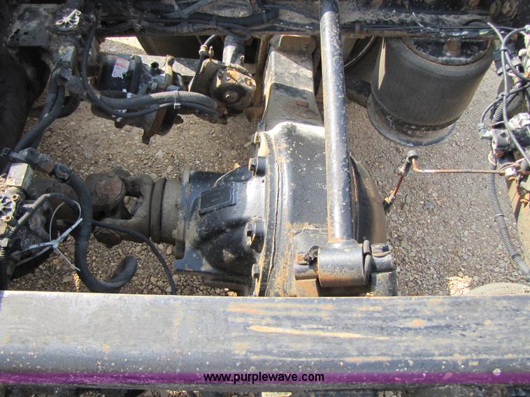 image for item 8420 1994 Freightliner FLD120 semi truck