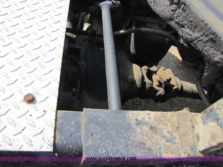 image for item 8420 1994 Freightliner FLD120 semi truck