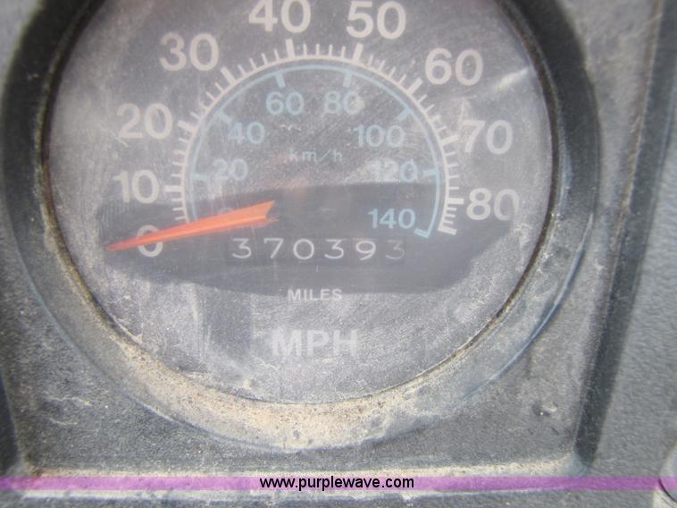 image for item 8426 1979 International 2275 semi truck