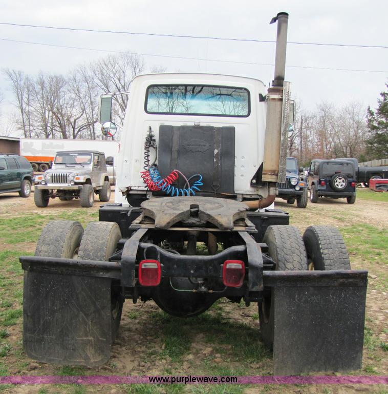 image for item 8433 1991 Ford LN9000 semi truck