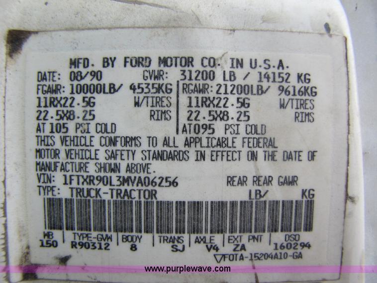 image for item 8433 1991 Ford LN9000 semi truck