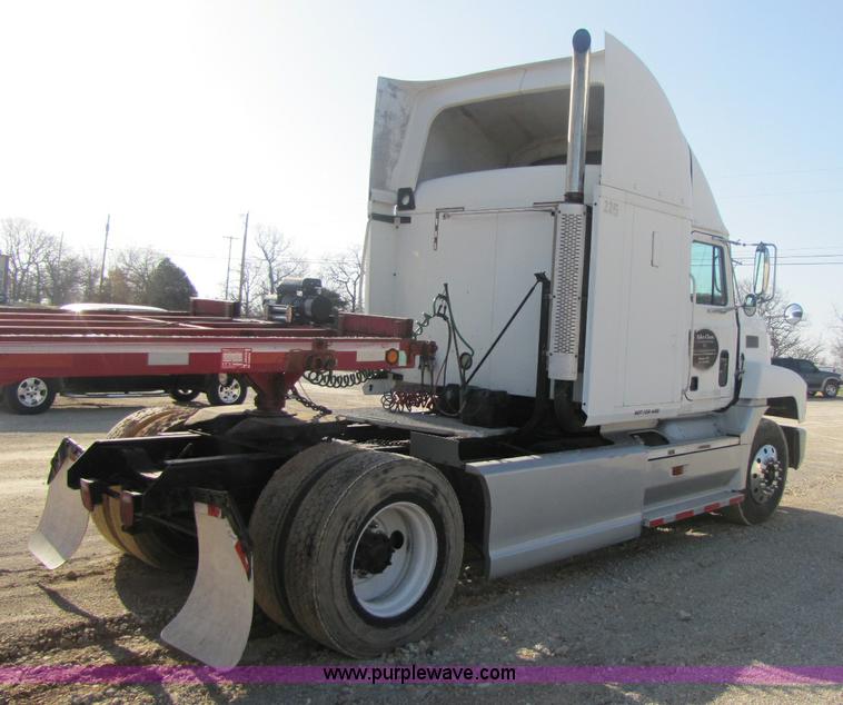 image for item 8443 1999 Mack CH612 semi truck