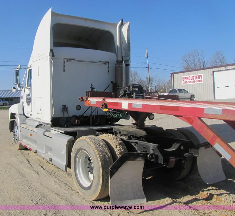 image for item 8443 1999 Mack CH612 semi truck