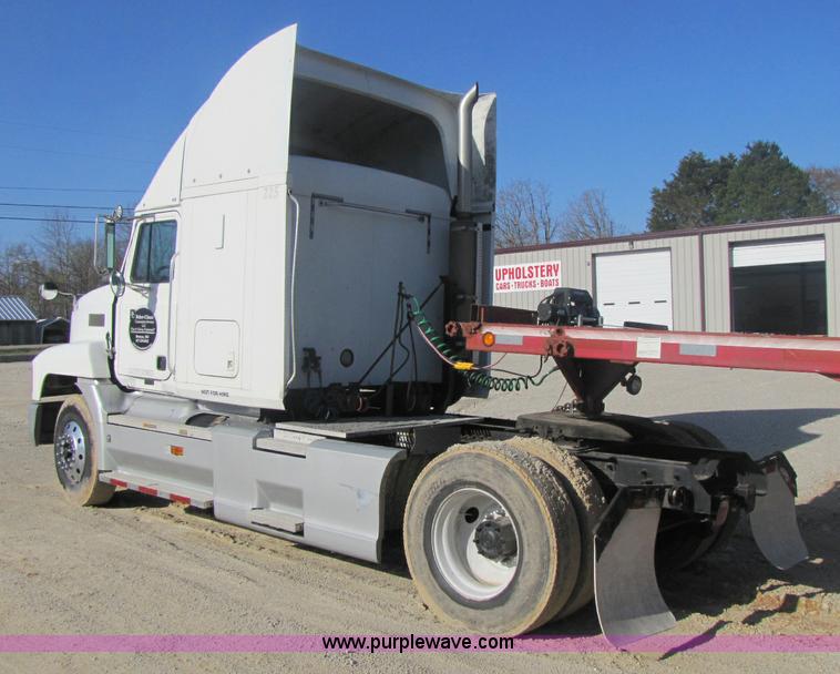 image for item 8443 1999 Mack CH612 semi truck
