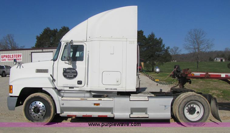 image for item 8443 1999 Mack CH612 semi truck