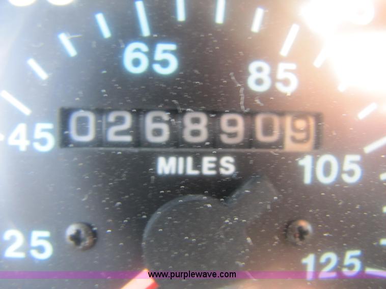 image for item 8443 1999 Mack CH612 semi truck