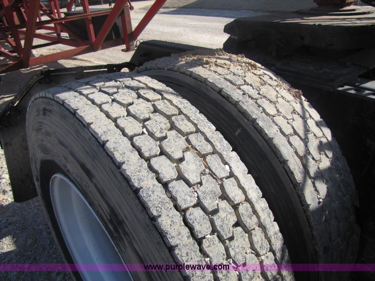 image for item 8443 1999 Mack CH612 semi truck