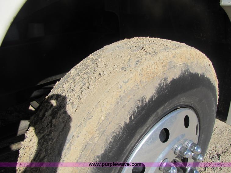 image for item 8443 1999 Mack CH612 semi truck