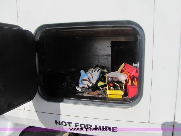 image for item 8443 1999 Mack CH612 semi truck