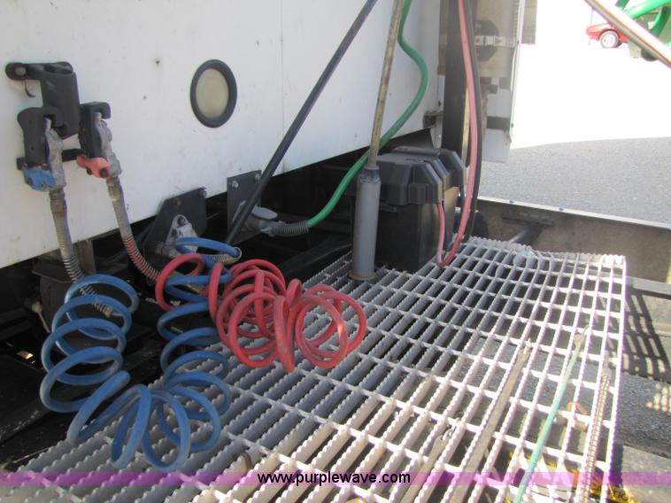 image for item 8443 1999 Mack CH612 semi truck