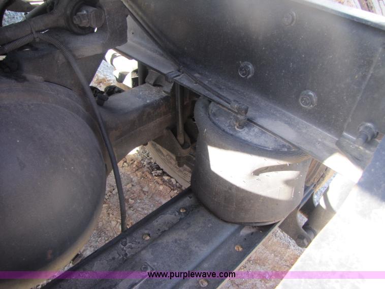 image for item 8443 1999 Mack CH612 semi truck