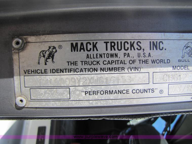 image for item 8443 1999 Mack CH612 semi truck