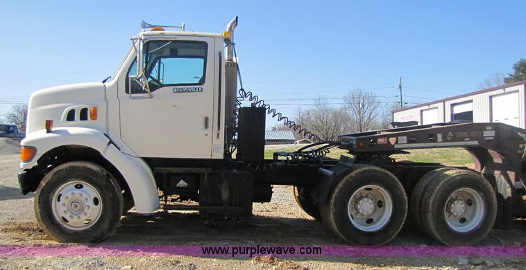 image for item 8445 1997 Ford LT9501 Louisville 101 semi truck