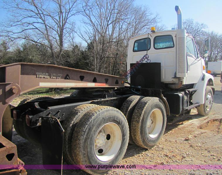 image for item 8445 1997 Ford LT9501 Louisville 101 semi truck