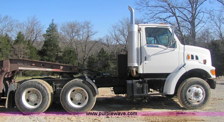 image for item 8445 1997 Ford LT9501 Louisville 101 semi truck