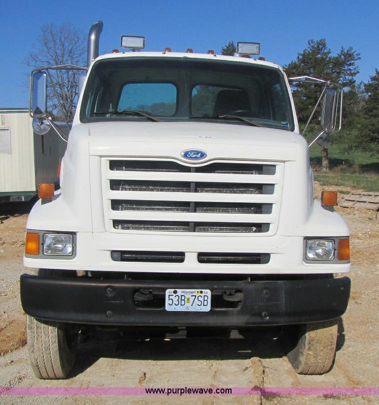 image for item 8445 1997 Ford LT9501 Louisville 101 semi truck