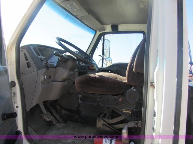 image for item 8445 1997 Ford LT9501 Louisville 101 semi truck