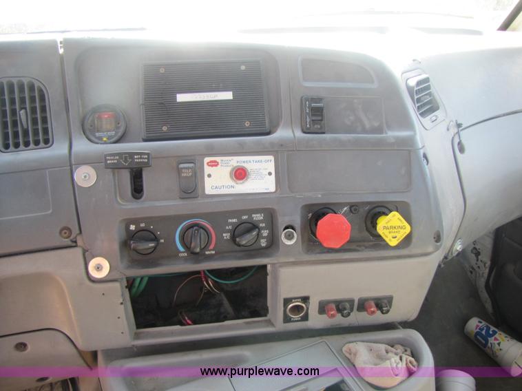 image for item 8445 1997 Ford LT9501 Louisville 101 semi truck