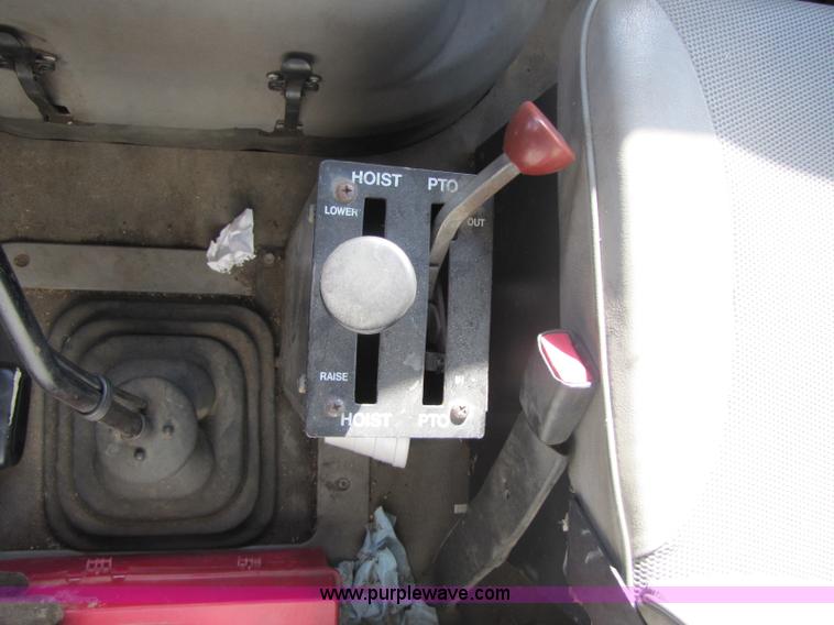 image for item 8445 1997 Ford LT9501 Louisville 101 semi truck