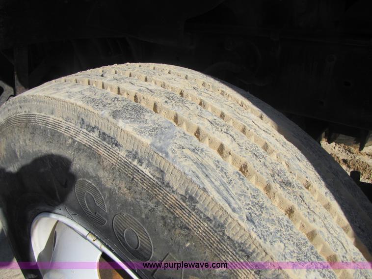 image for item 8445 1997 Ford LT9501 Louisville 101 semi truck