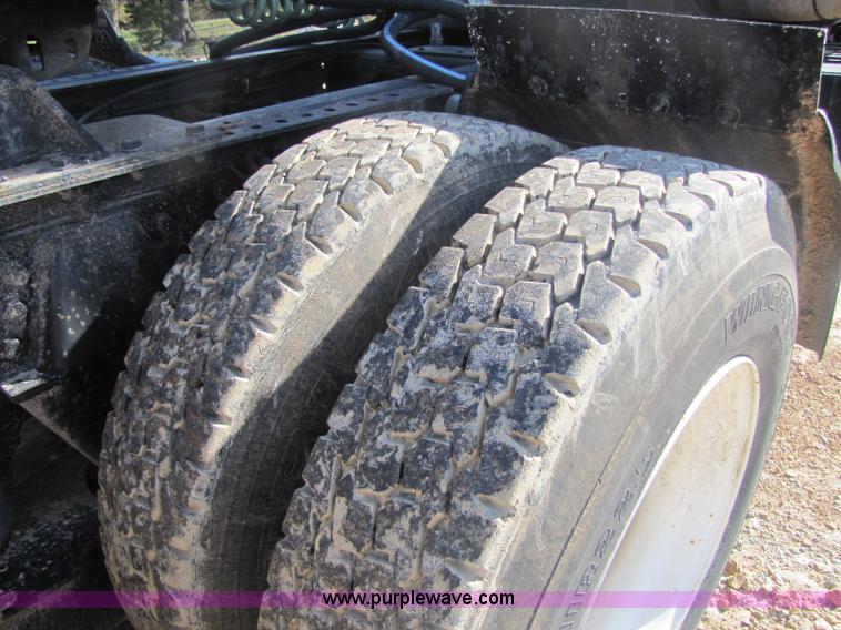 image for item 8445 1997 Ford LT9501 Louisville 101 semi truck