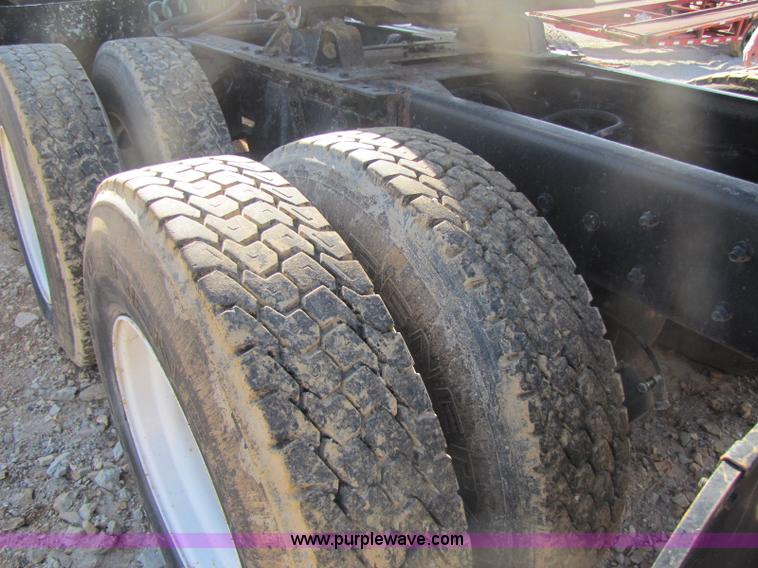 image for item 8445 1997 Ford LT9501 Louisville 101 semi truck