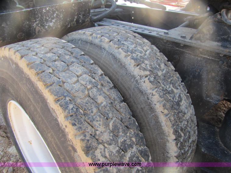 image for item 8445 1997 Ford LT9501 Louisville 101 semi truck