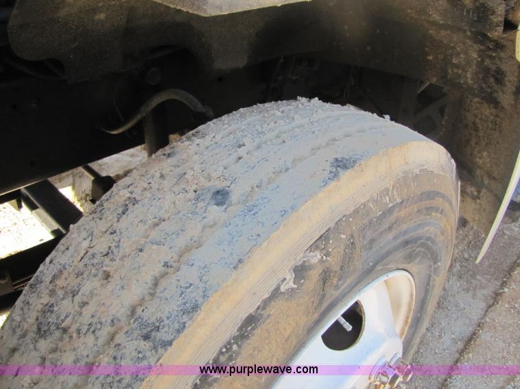 image for item 8445 1997 Ford LT9501 Louisville 101 semi truck