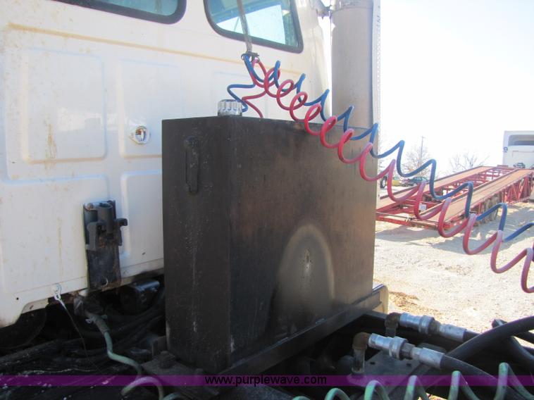 image for item 8445 1997 Ford LT9501 Louisville 101 semi truck