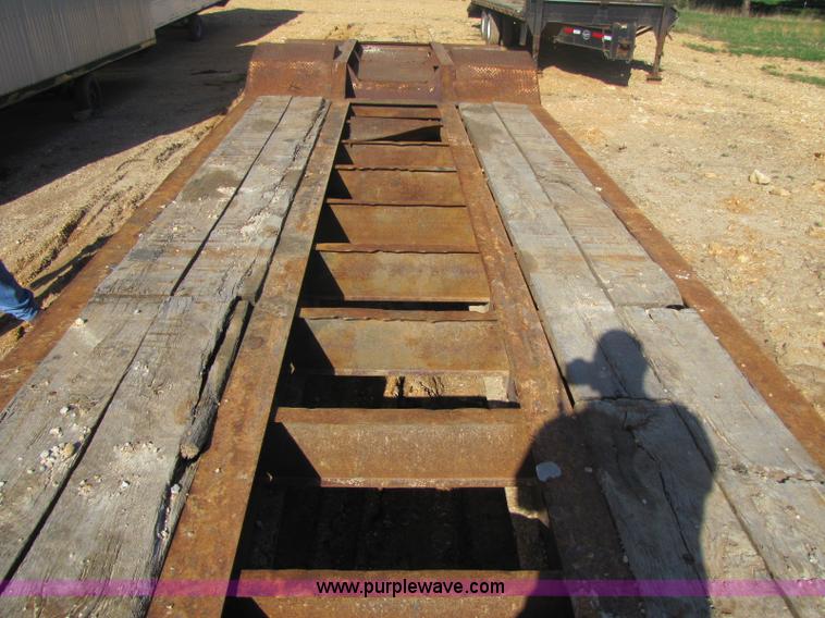 image for item 8446 1994 Trail King TK70HDG low-boy trailer