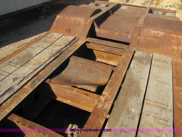 image for item 8446 1994 Trail King TK70HDG low-boy trailer