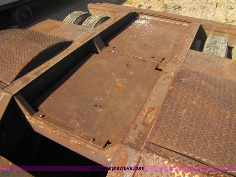 image for item 8446 1994 Trail King TK70HDG low-boy trailer