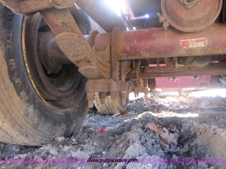 image for item 8446 1994 Trail King TK70HDG low-boy trailer