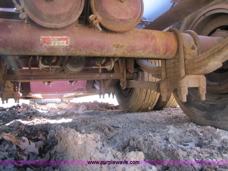 image for item 8446 1994 Trail King TK70HDG low-boy trailer