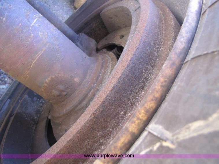 image for item 8446 1994 Trail King TK70HDG low-boy trailer